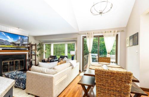 The Galena Territory House | Fall Specials! Cozy King Beds, Pool Access, Galena Territory Amenities, Fireplace, Great Location in Galena Territory on Lake Galena
