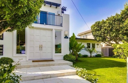 Beach Barber Tract House | Fall Specials/Hot Tub/A/C/6 Bedrooms/Great Family Home/Rooftop Deck