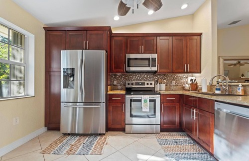 Rock Harbor House | Fall Specials & Spring Openings- 4BR Key Largo Retreat in Mariners Club!