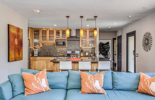 Warm Sands House | Fall Stays Available! Stunning Retreat in Warm Sands! Walk to Downtown Palm Springs!