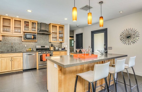 Warm Sands House | Fall Stays Available! Stunning Retreat in Warm Sands! Walk to Downtown Palm Springs!