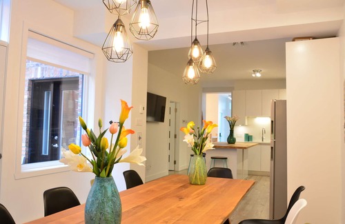Plateau Mont Royal Apartment | FALL & WINTER SPECIAL! Huge Ground Floor apt with Courtyard - 5 bed + 6 bath