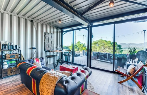 Fallbrook House | Fallbrook Airplane Home w/Fire Pit & Mtn Views!