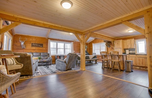 Mainesburg Cabin | Fallbrook Retreat | HOT TUB, Fire Pit + Swings!
