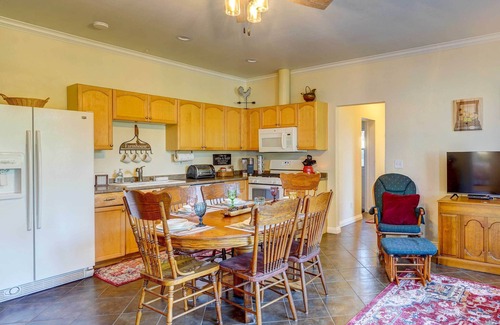 Fallbrook House | Fallbrook Vacation Rental: 3 Mi to Wineries!