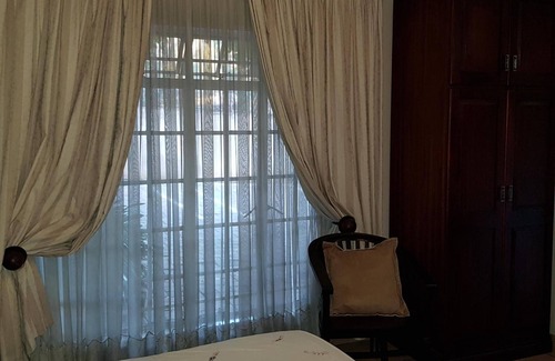 Pretoria House | Falling Feather Inn