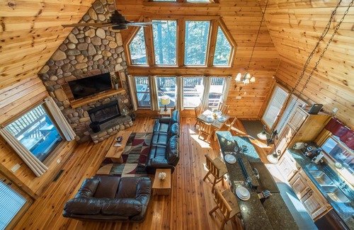 Cleveland Cabin | FALLING LEAF LODGE | LUXURY SECLUDED LOG CABIN | HOT TUB | POOL TABLE | SAUNA