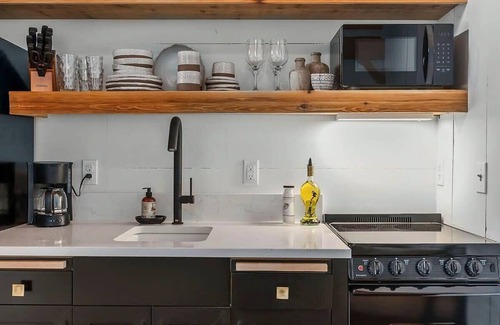 Fredericksburg Cottage | Falling Star, Hot tub, Pet Friendly, Sleeps 2!