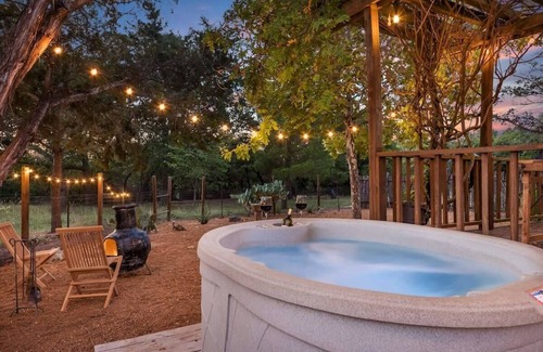 Fredericksburg Cottage | Falling Star, Hot tub, Pet Friendly, Sleeps 2!
