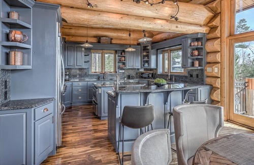 Raccoon Ridge Cabin | Falling Waters Lodge - Magnificent Views | Large Wraparound Decks | Hot Tub & Game Room