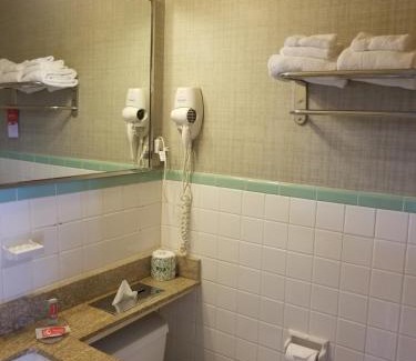 Newton Falls Hotel | FALLS INN