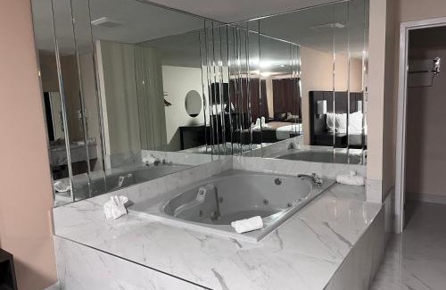 Fallsview Hotel | Falls Lodge & Suites