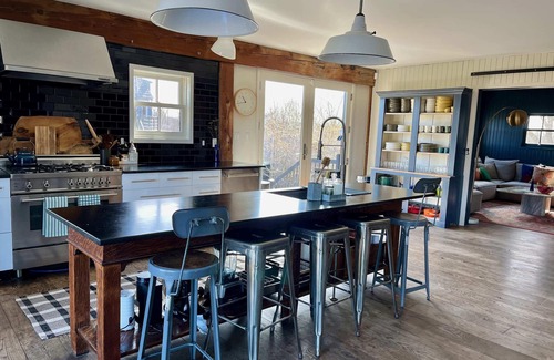Stuyvesant House | Falls Road - Stunning Views in a Restored Barn