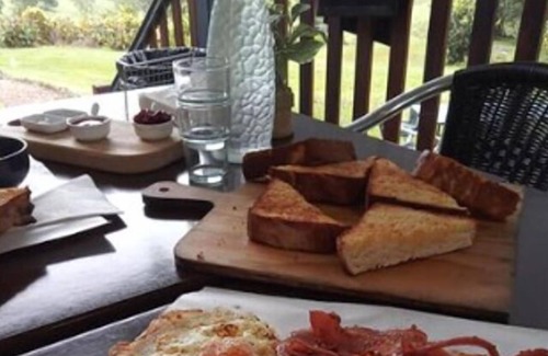 Millaa Millaa Bed & Breakfast | Falls Teahouse B&B
