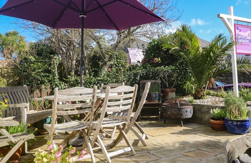 Maenporth House | FALMOUTH LODGE, family friendly, country holiday cottage in Falmouth