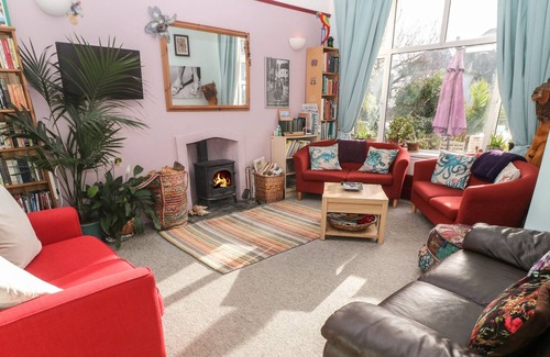 Maenporth House | FALMOUTH LODGE, family friendly, country holiday cottage in Falmouth