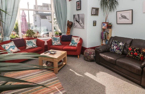 Maenporth House | FALMOUTH LODGE, family friendly, country holiday cottage in Falmouth