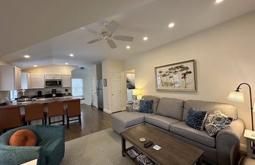 Town Landing Apartment | Falmouth Waterfront Carriage House Apt