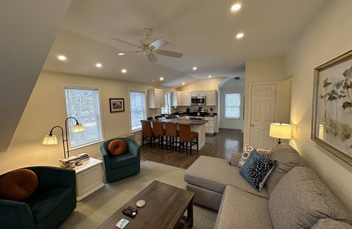 Town Landing Apartment | Falmouth Waterfront Carriage House Apt