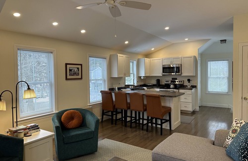 Town Landing Apartment | Falmouth Waterfront Carriage House Apt