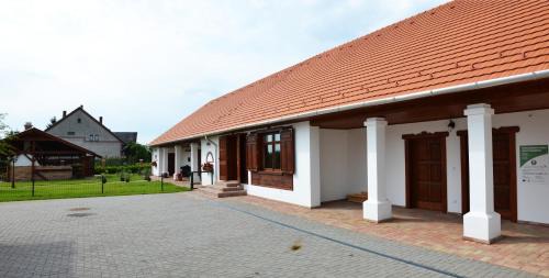 Tiszaszolos House | Falusi Patika - Tisza-tó Vendégház