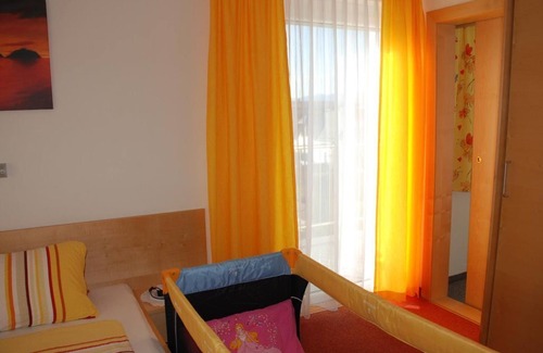 Klopein Bed & Breakfast | Family room - connecting door 2 floor with balcony - Pension Agnes