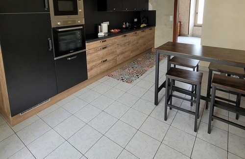 Chateau-Gontier House | Family townhouse