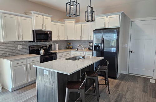 Marion House | Fam-tastic Roomy Getaway Near Prospect Meadows