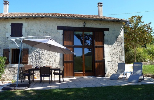 Nanteuil-de-Bourzac House | Family friendly, peaceful 3 bedroom Luxury Barn with 14m Pool & air conditioning