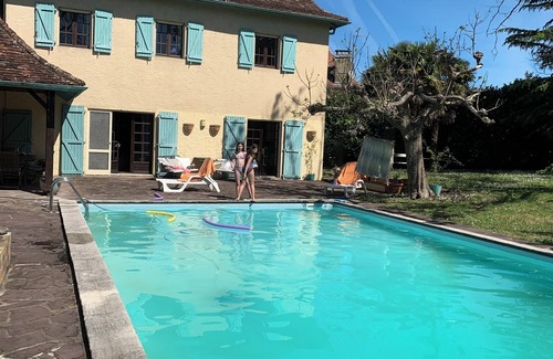 Saint-Gladie-Arrive-Munein House | Family home with large swimming pool and enclosed garden 45 minutes from Biarritz