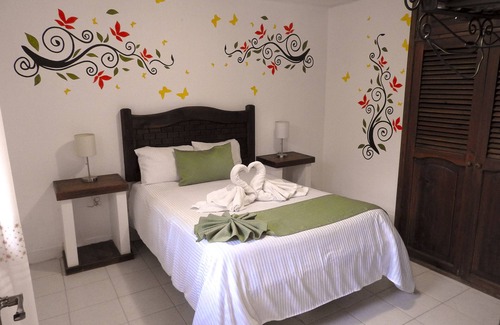 De Guadalupe Hotel | Family & Pet Friendly Hotel/Clean Rooms/Private Bathroom/Cable TV & WiFi