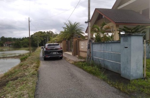 Pasir Mas Villa | Familia Homestay Tepi Sawah
