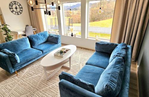 Lyngdal Villa | Familie bolig med hage