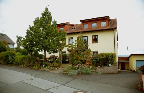 Altenstein Apartment | Familienfreundlich und direkt an der Burgenstraße - Urlaubsdomizil mit Terrasse und Liegewiese
