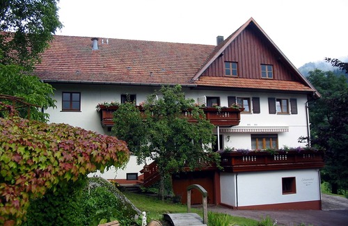 Busterbach Apartment | Familienzimmer für bis zu vier Personen mit zwei separaten Doppelzimmern, Sat-TV und Badezimmer