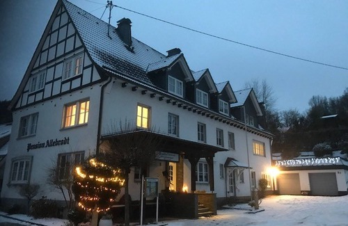 Bilstein Apartment | Familienzimmer mit 2 Zimmern, Bad/dusche und Extra WC Max. 4 Personen