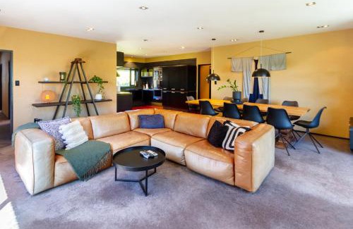 Harewood Apartment | Families and Groups, Chch Airport, Spa Pool