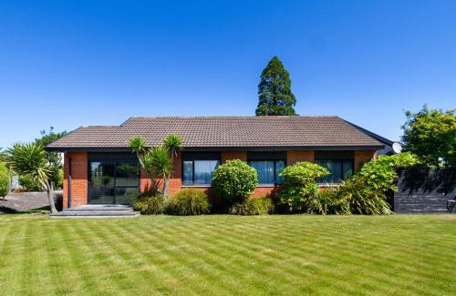 Harewood Apartment | Families and Groups, Chch Airport, Spa Pool
