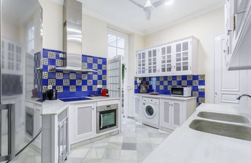 San Bartolome Apartment | Families, calm city center 3 bedrooms 5 bathrooms wifi air conditioning heating