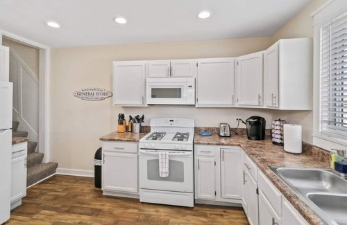 Libertyville House | Families Come Stay DT Libertyville near Naval Base