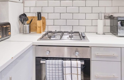 Rushmoor District Apartment | Families/Contractors, Pet Friendly with Free WiFi