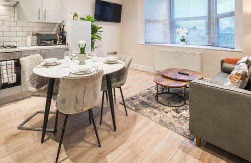 Rushmoor District Apartment | Families/Contractors, Pet Friendly with Free WiFi