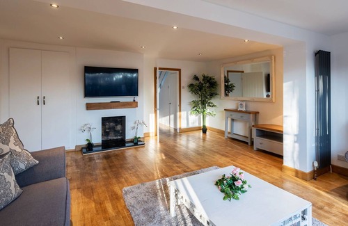 Eckington House | Families*Contractors*Comfortable King Bed*Parking