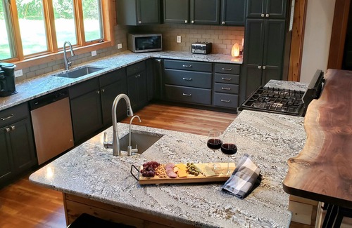 Bunnlevel Cabin | Families reconnect at Private Lakefront Log Cabin w/Hot Tub, Kayaks, Fishing!