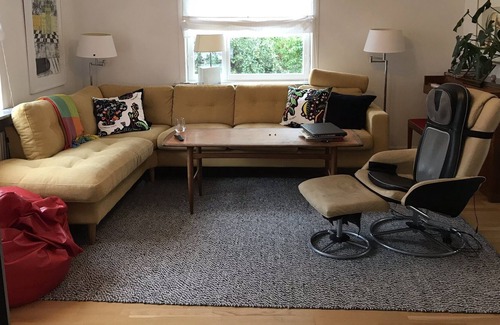 Stureby Villa | Familjevilla med Uppvärmd Pool, 15 min Från Stockholms Centrum