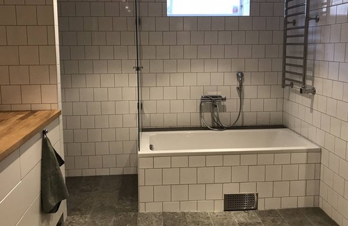 Stureby Villa | Familjevilla med Uppvärmd Pool, 15 min Från Stockholms Centrum