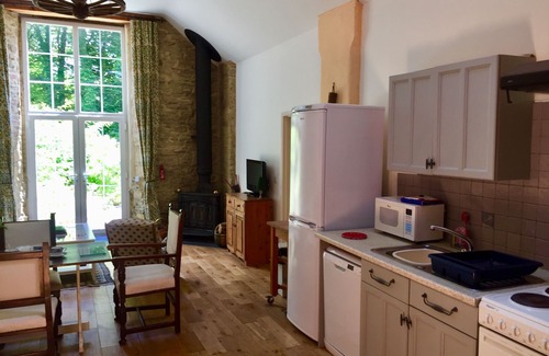 Lostwithiel Cottage | Familly cottage with pool in 10 acress of gardens, 10 minutes walk to town