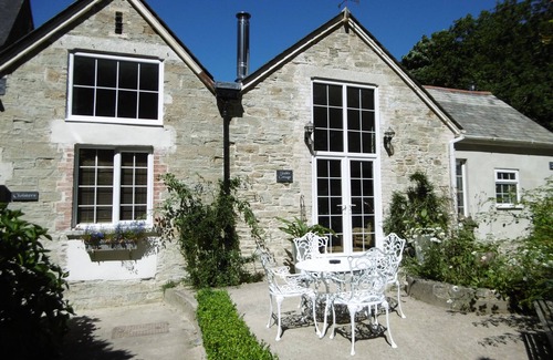 Lostwithiel Cottage | Familly cottage with pool in 10 acress of gardens, 10 minutes walk to town