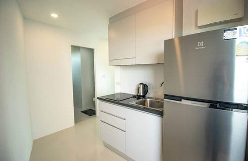 Kram Condo | Family 3 bdrm Sunset view, Balcony, Near the beach, Wi-Fi, Pools, Gym & Kitchen