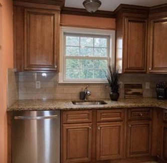 Elizabeth Apartment | Family 3-bedroom home (2nd floor near EWR/Outlet)